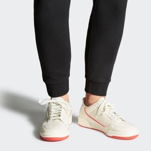 Never worn NWT ADIDAS continental 80